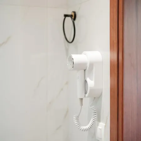 Meraki Luxury Hotel *